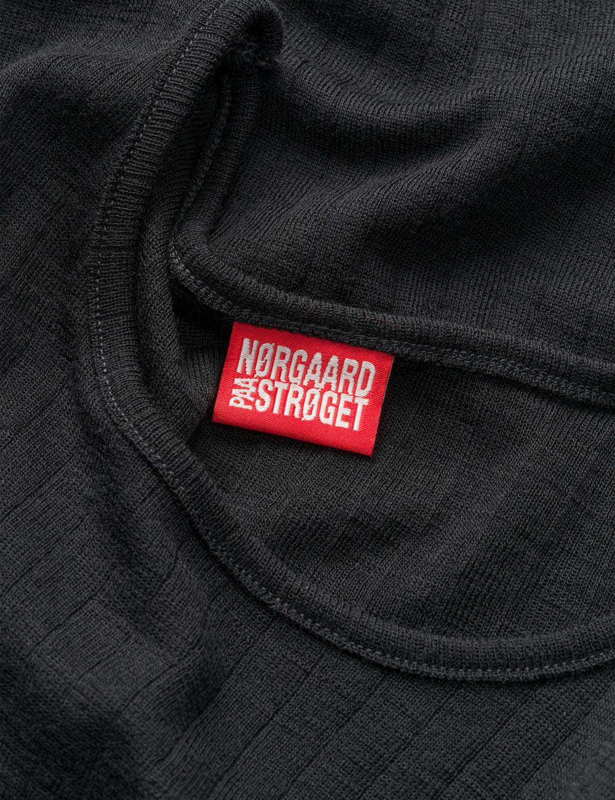 101 Wool, Black