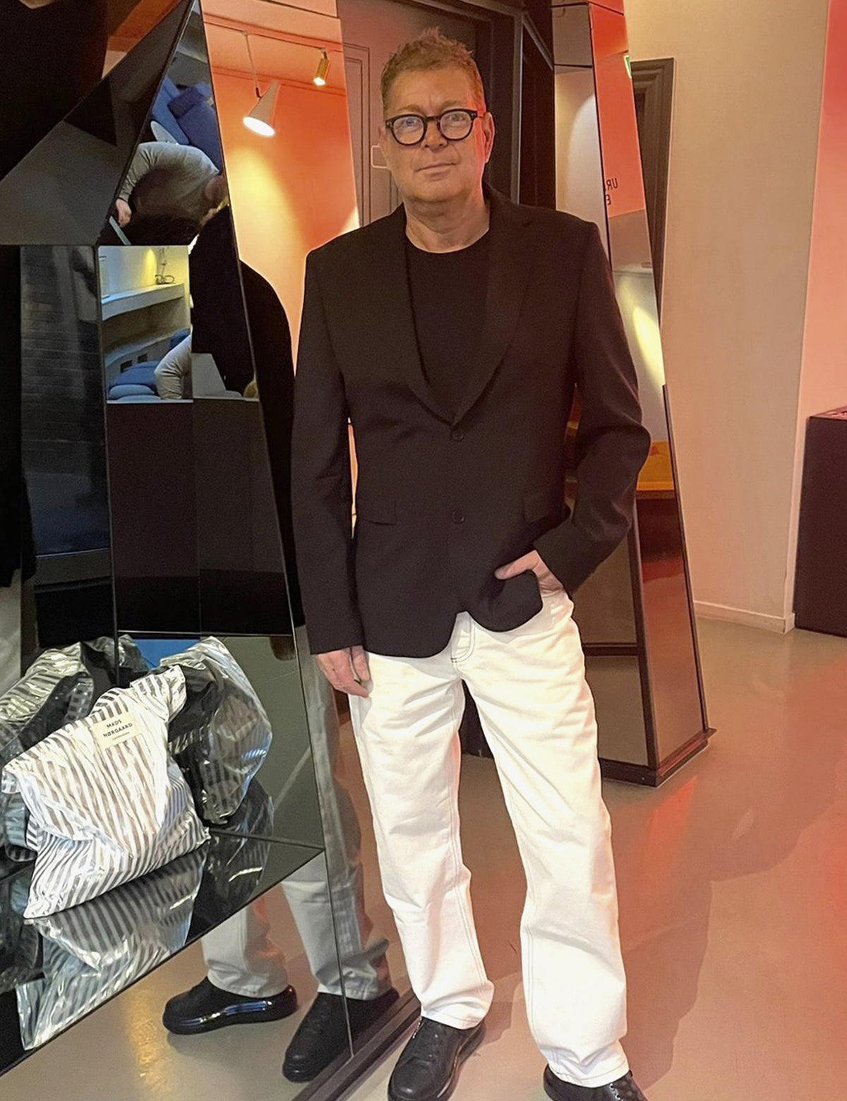 Klassik Bond, Black